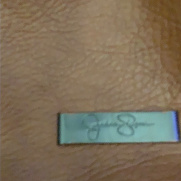 A women’s purse - Picture 2 of 3